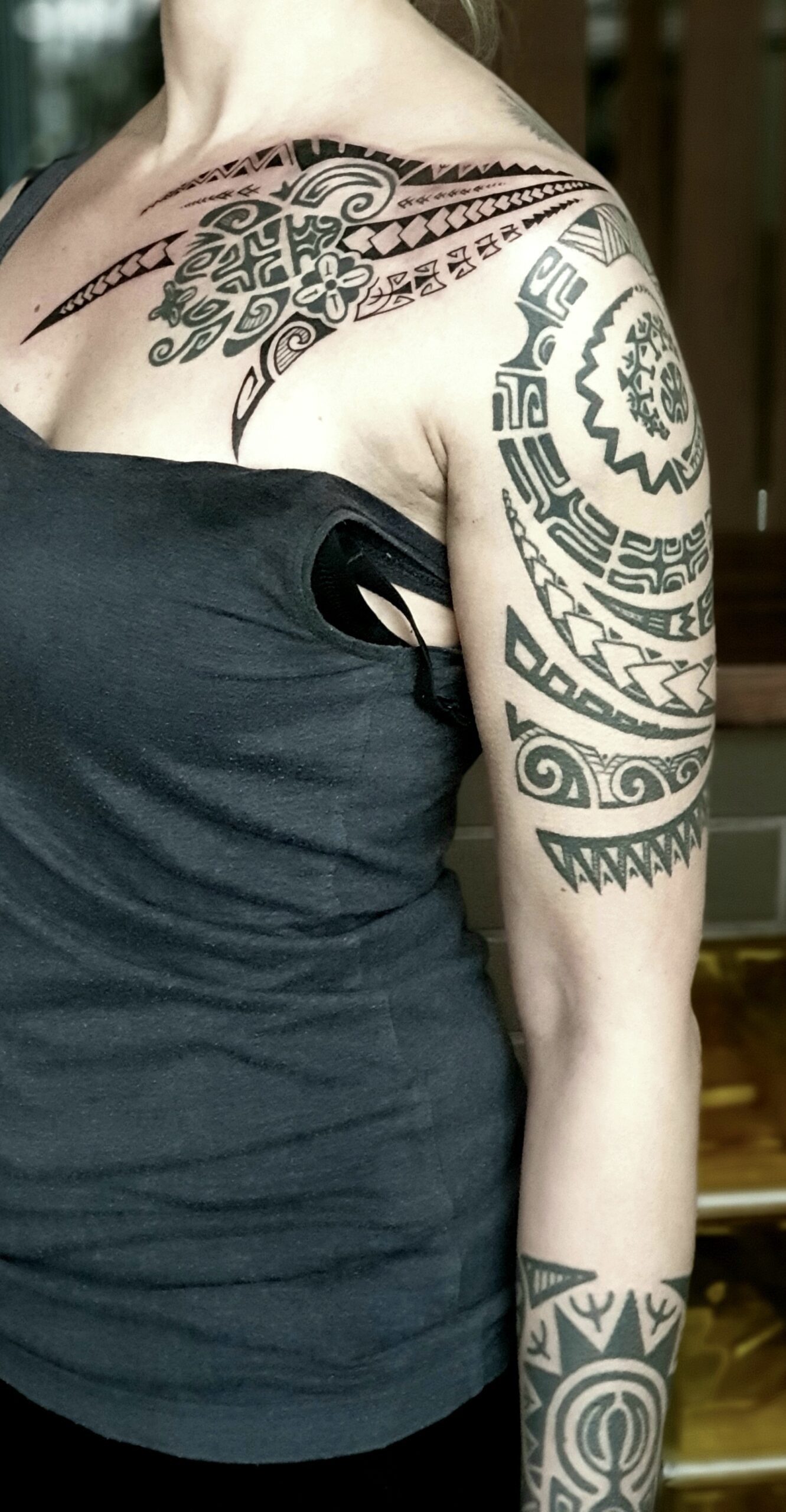 Tatuaż maori kobiecy Guru Tattoo Wrocław